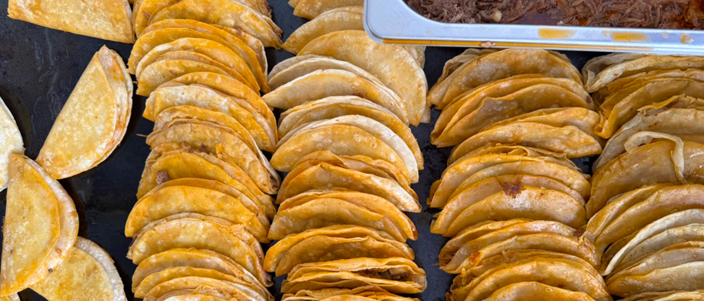 Tostadas de queso con salsas El Rey de la Barbacoa